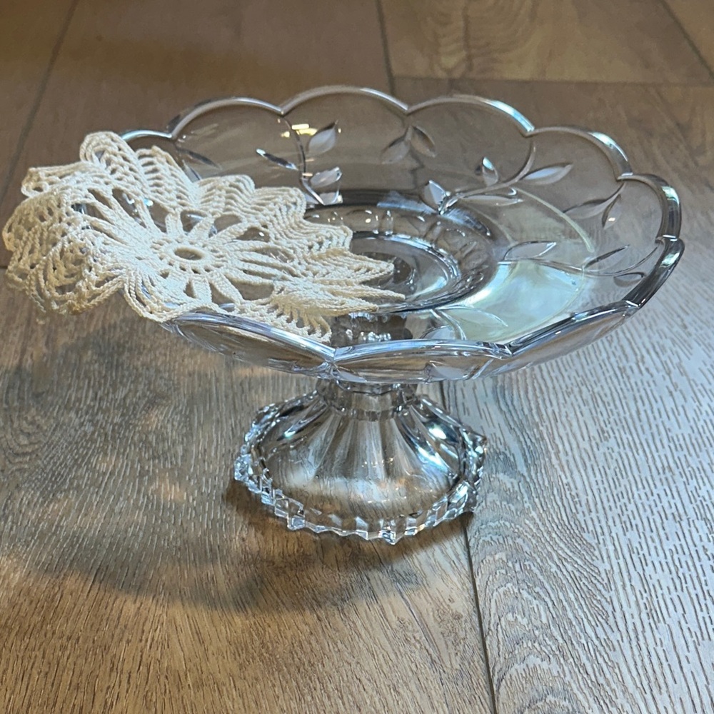 Soga Clear Glass Cake/Appetizer/Relish/Canape Stand, Round with Scalloped Edge